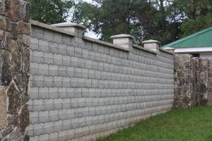Walling built with Stumbelbloc